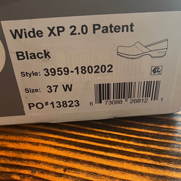 Dansko Black patent Leather shiny Clogs - Picture 8 of 8